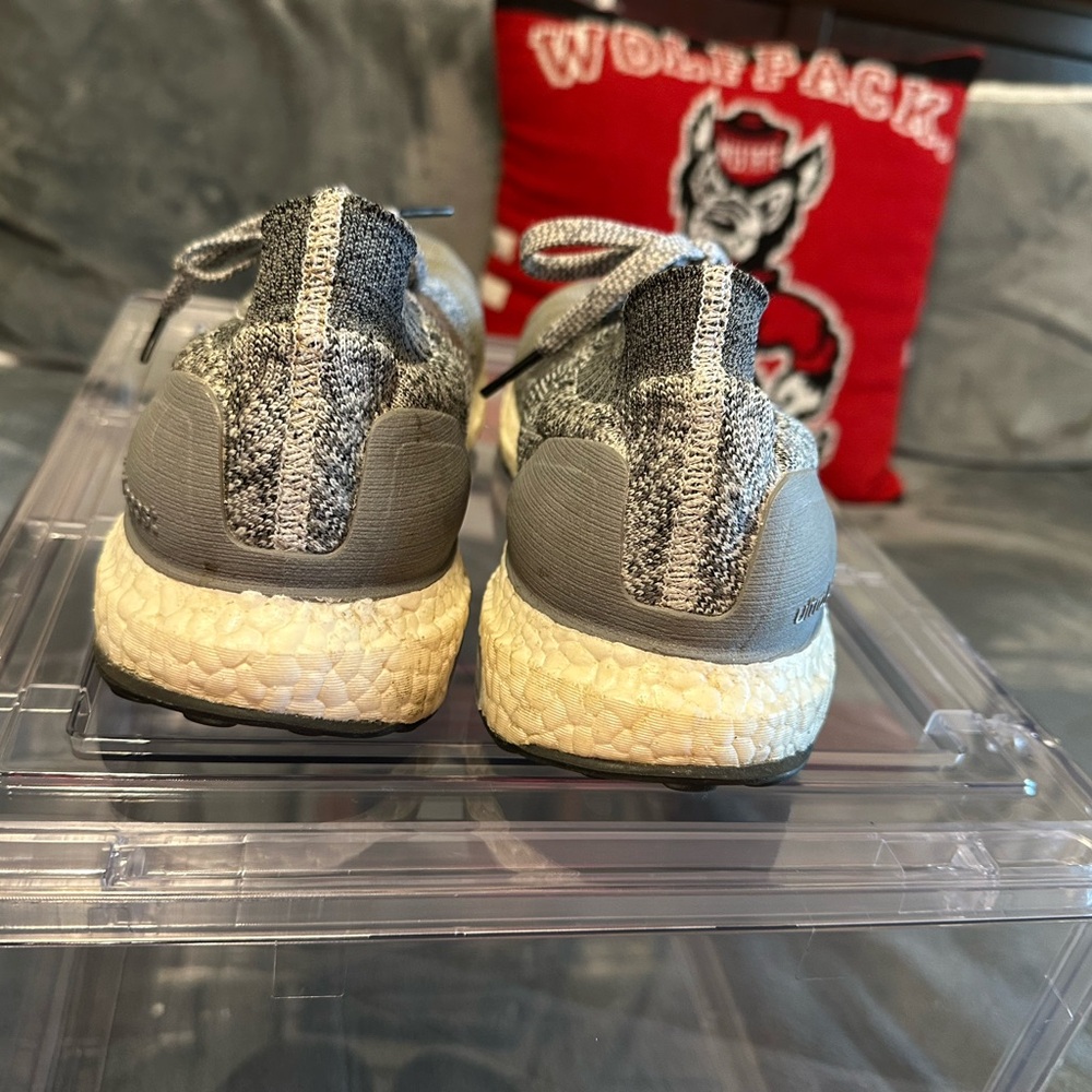 Adidas Ultra Boost - Picture 3 of 5